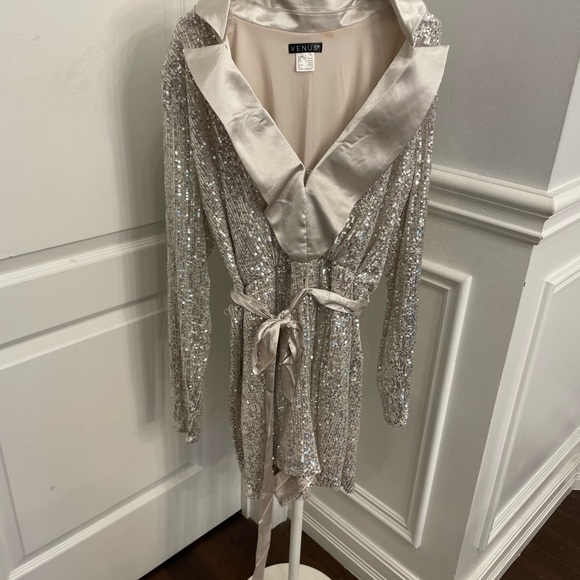 VENUS Shimmering Silver Sequin Jumpsuit/ Romper - Picture 2 of 8